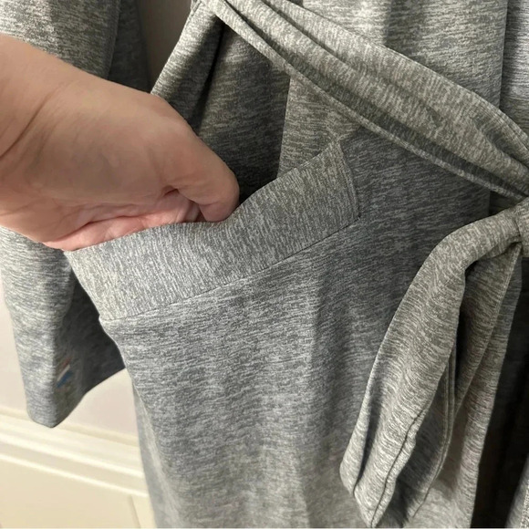 Fourlaps Stratus Wrap Grey Heather Women's Tie Front Robe/Cardigan Size L NWT - Picture 3 of 10
